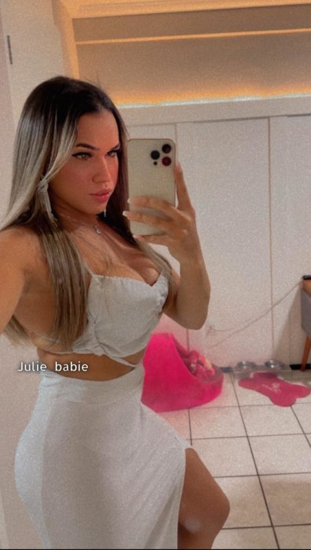 Julie Babie 33