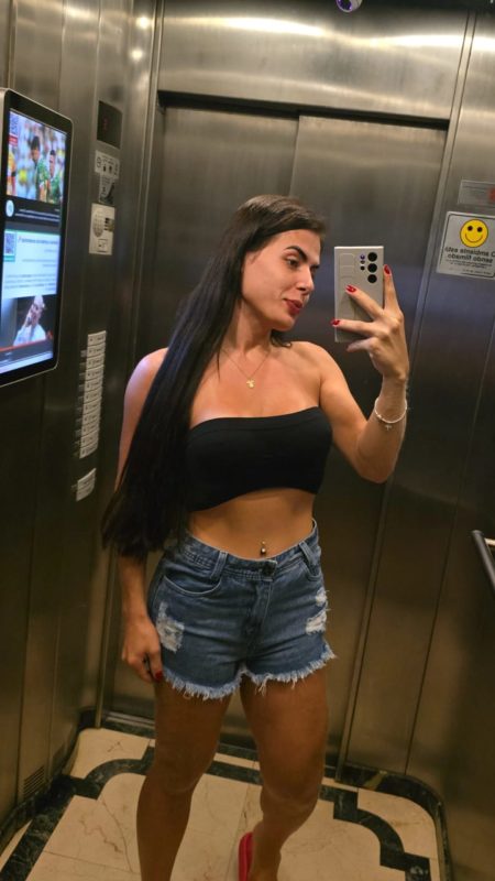 Monielly Azevedo 23