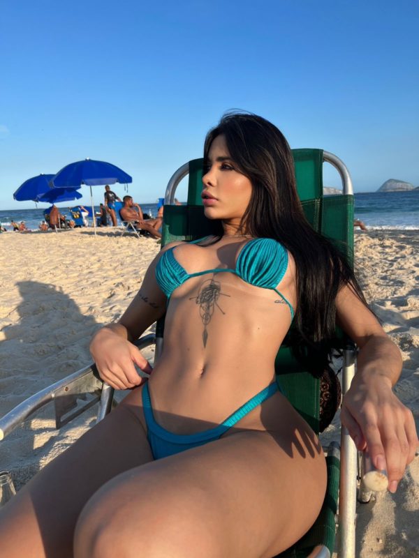 Carla Brito 19