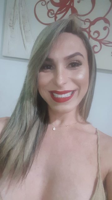 Monique Bandeira 8