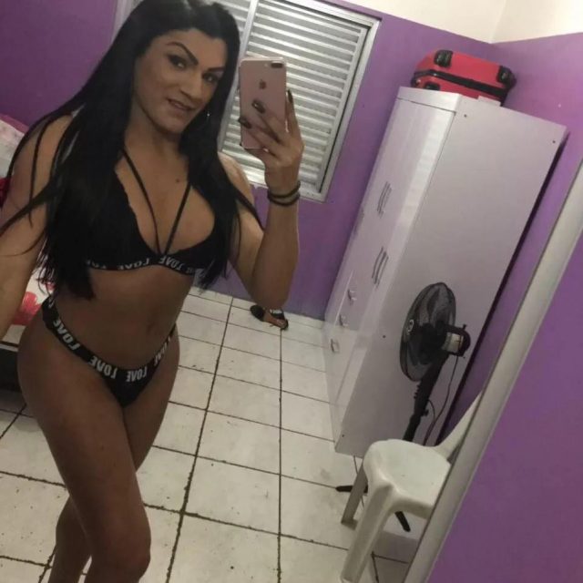 Sabrina Menezes 37