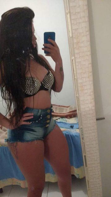 Ahgatha Ferraz 85