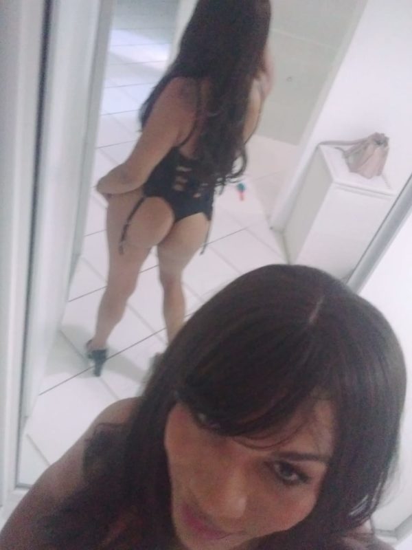 Luana Castro 49