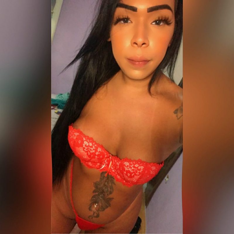 Sthefany Brito 23