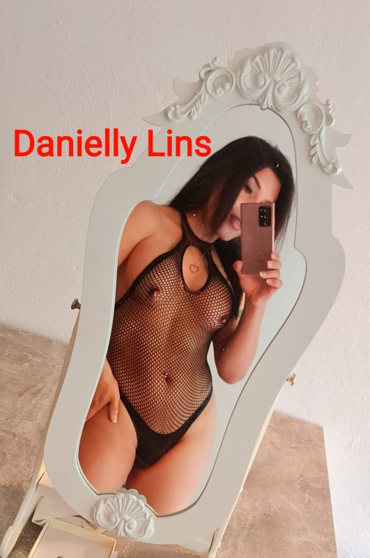 Danielly Lins 4