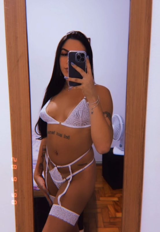 Rebeka Carioca 27